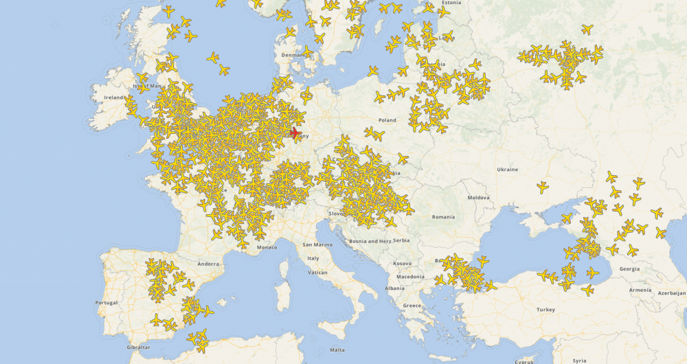 Mobile app for iPhone and iPad able to provide a map displaying the progress of different flights across the globe